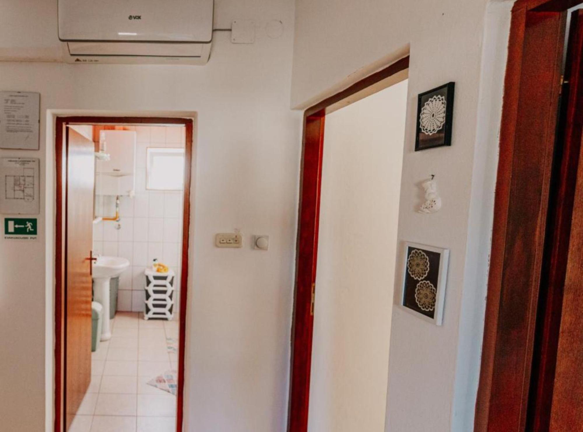 Apartmani Tea I Toni Gradiste Exterior photo