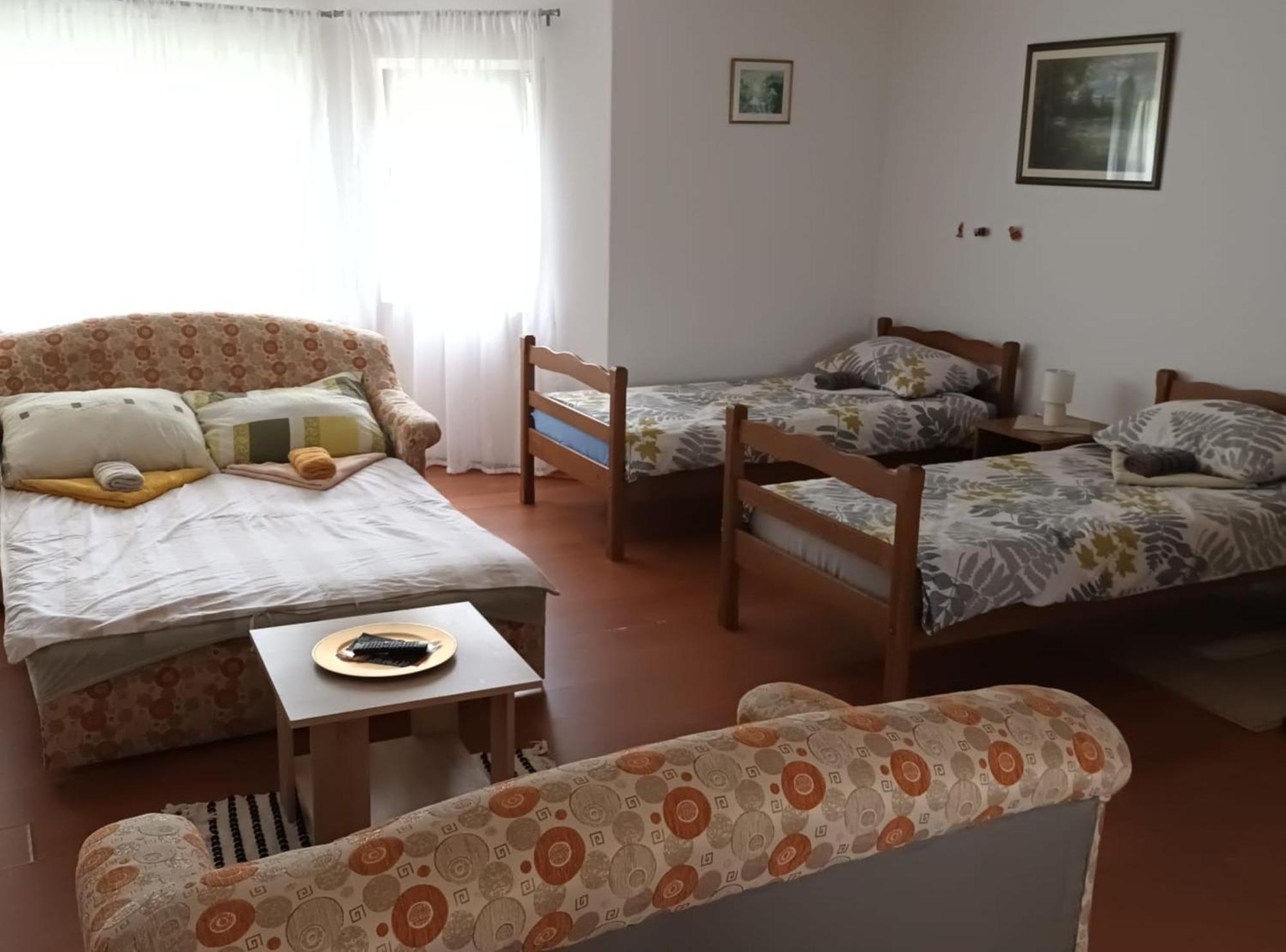 Apartmani Tea I Toni Gradiste Exterior photo