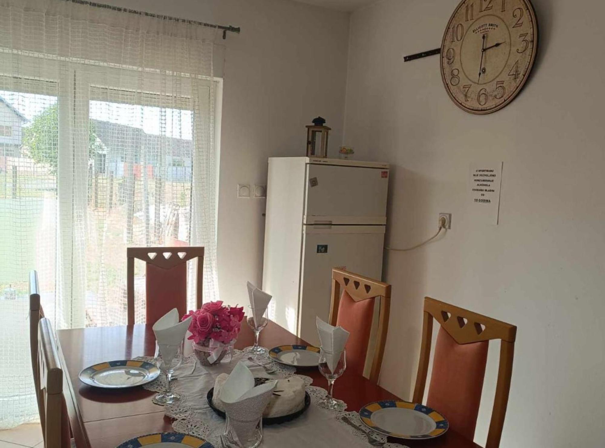 Apartmani Tea I Toni Gradiste Exterior photo